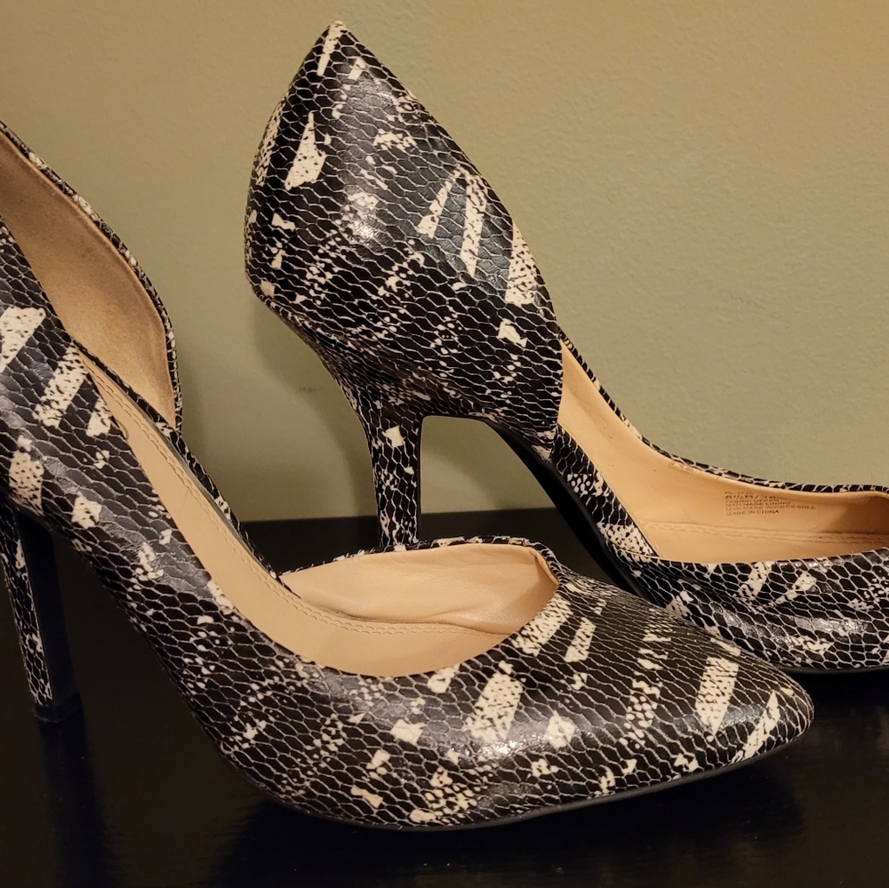 Women's BCBG Paris Heels Size 8.5